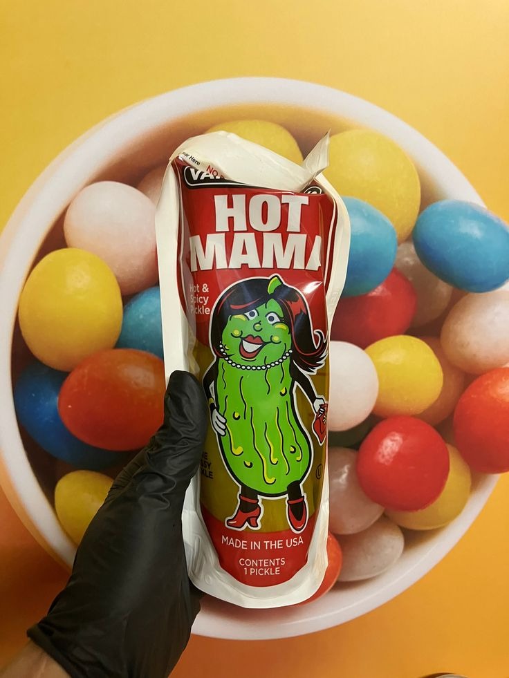Hot Mama Pickle: A Tüzes Savanyúság Királynője